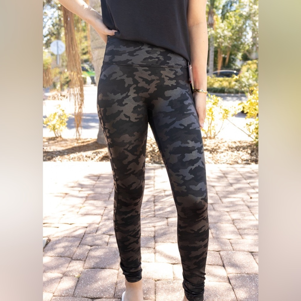 SPANX Leggings Black Camo Women’s Size S - Full Length Excellent Condition